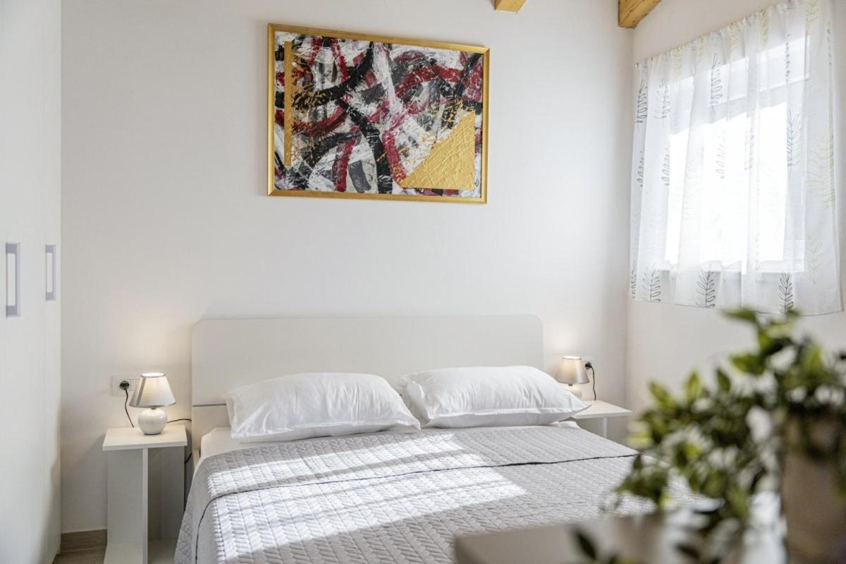 Modean In Pula - Haus Fuer 2-3 Personen Villa Exterior foto