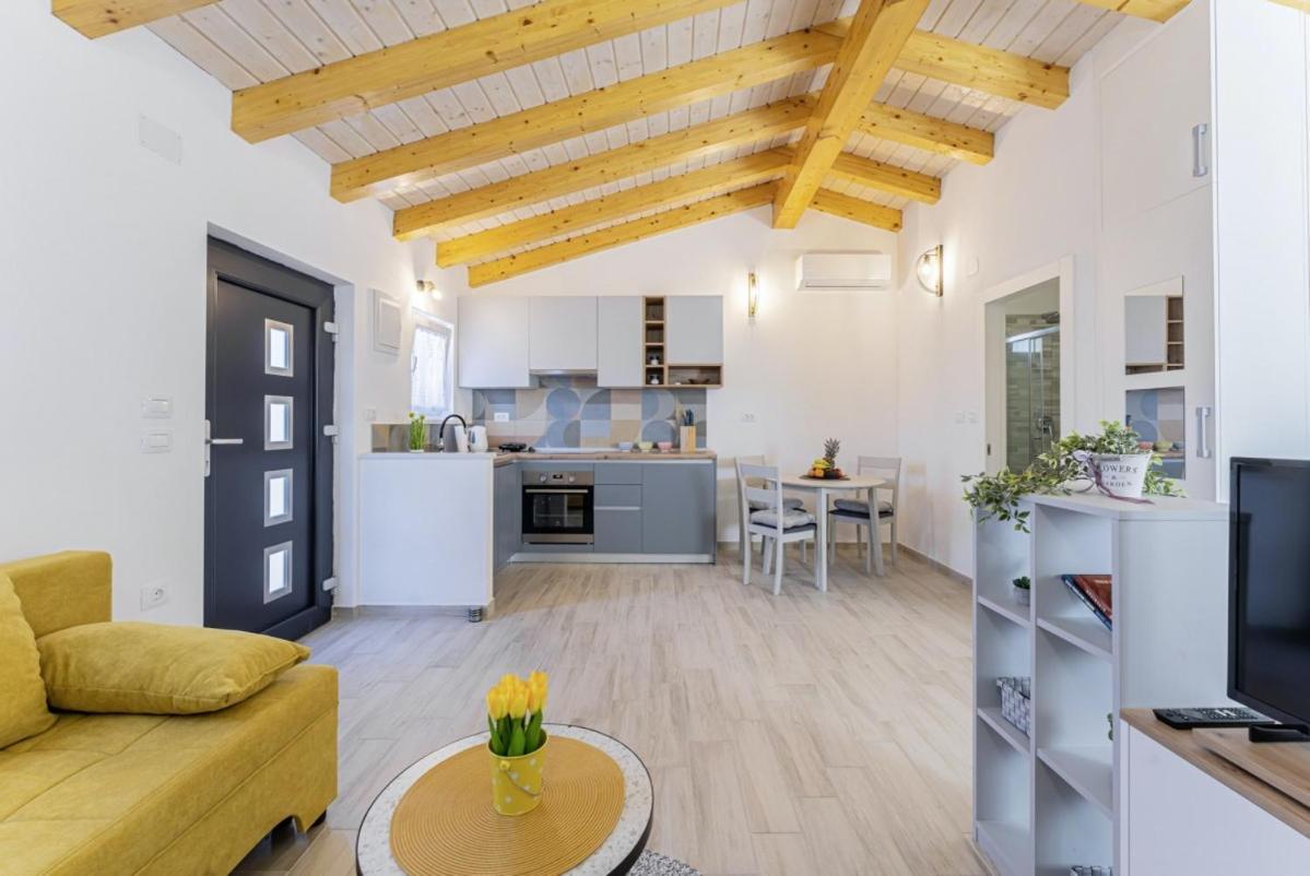 Modean In Pula - Haus Fuer 2-3 Personen Villa Exterior foto