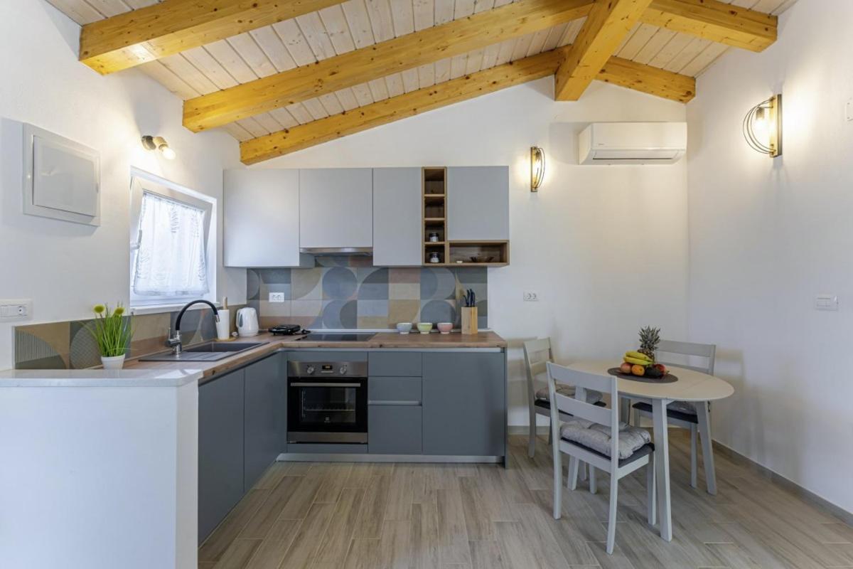 Modean In Pula - Haus Fuer 2-3 Personen Villa Exterior foto
