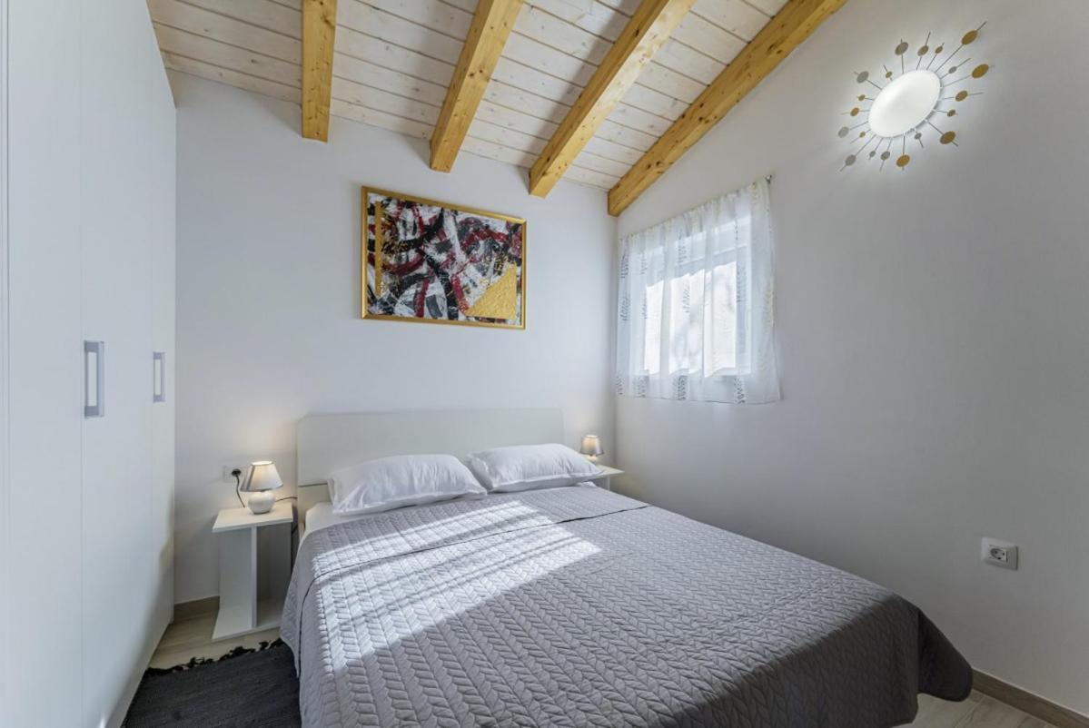 Modean In Pula - Haus Fuer 2-3 Personen Villa Exterior foto
