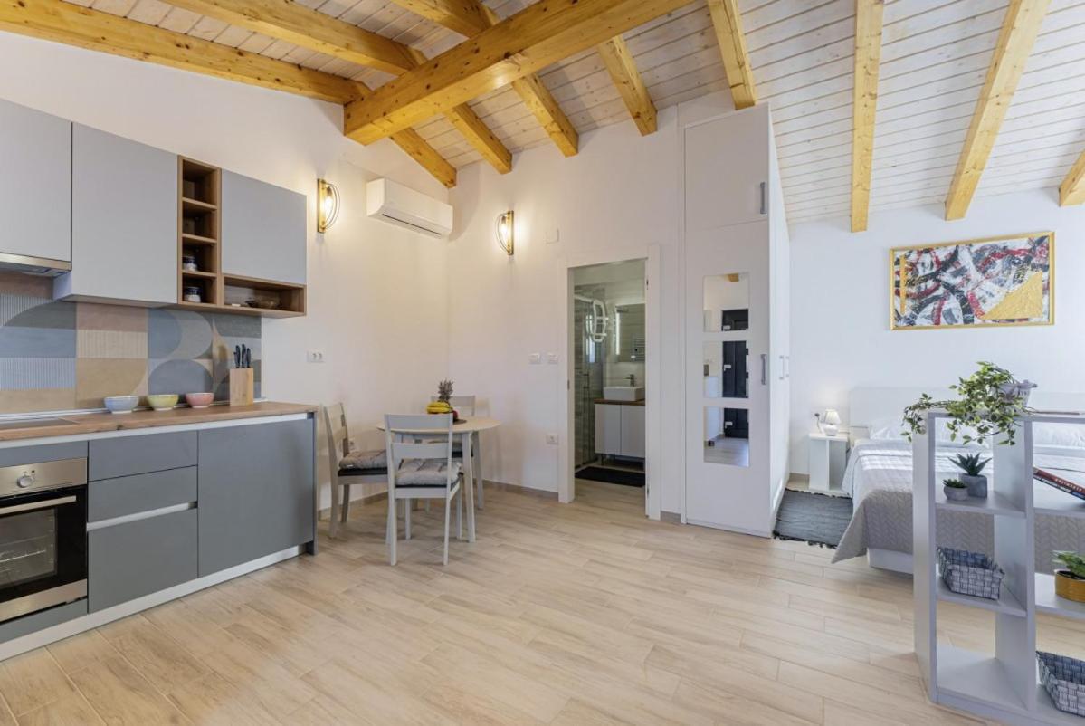 Modean In Pula - Haus Fuer 2-3 Personen Villa Exterior foto
